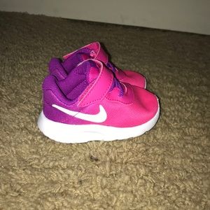 Girls Nike’s size 3c